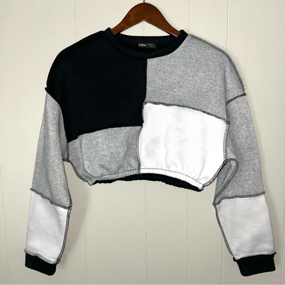 SHEIN Tops - Colorblock Cropped‎ Sweatshirt